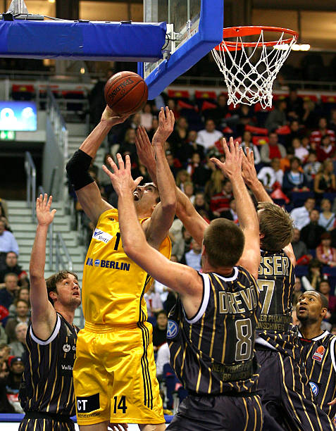 相较一味靠 相较一味靠